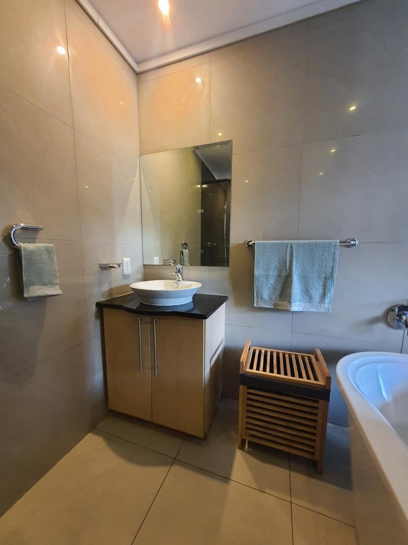 To Let 2 Bedroom Property for Rent in Sandown Gauteng