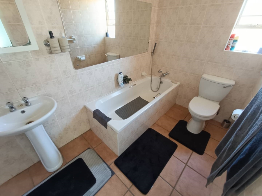 3 Bedroom Property for Sale in Eldoraigne Gauteng