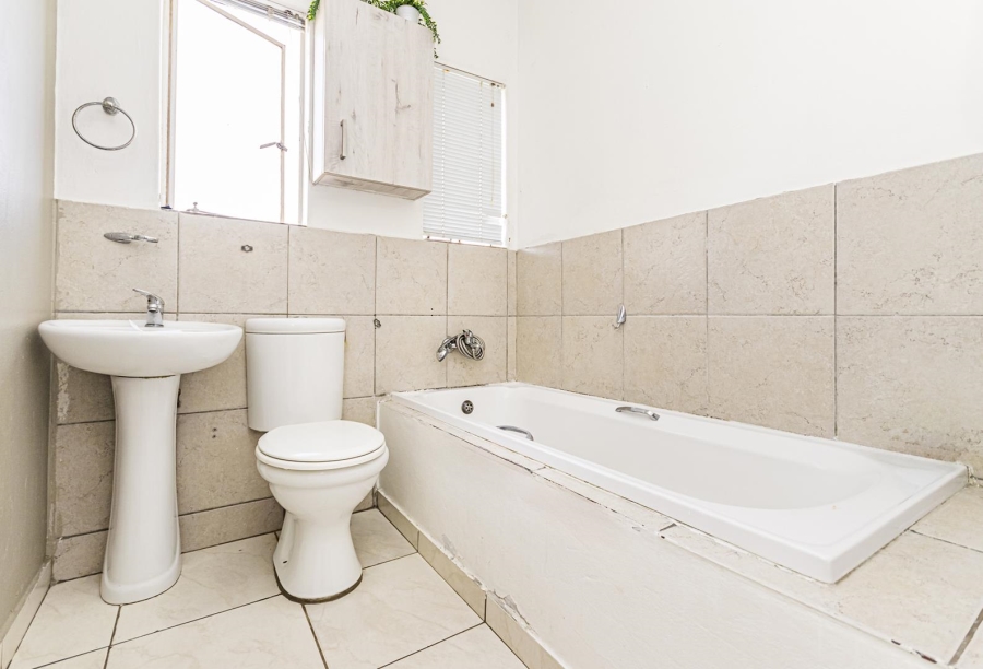 2 Bedroom Property for Sale in Groblerpark Gauteng