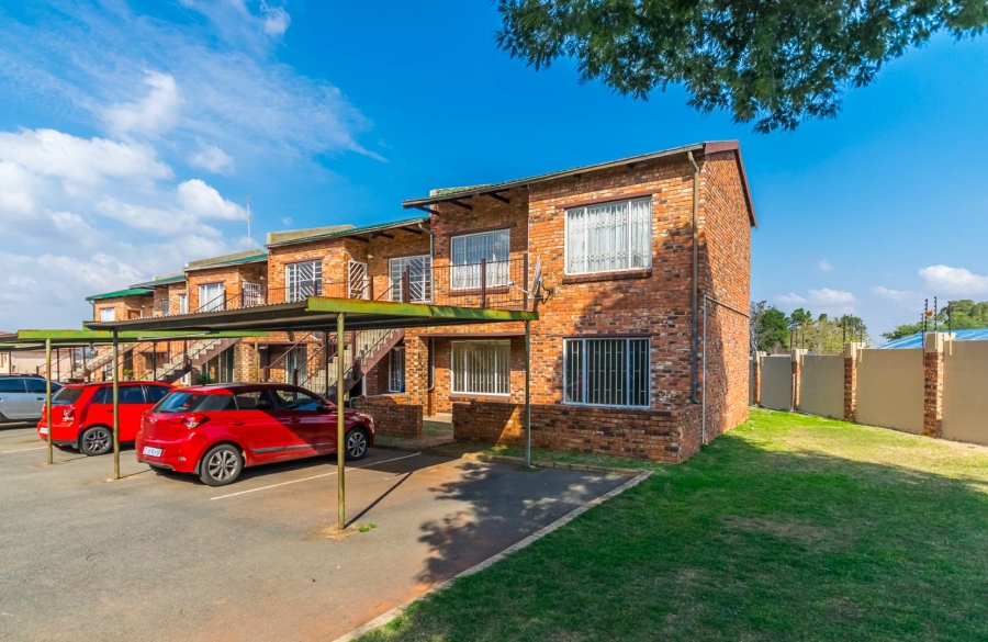 2 Bedroom Property for Sale in Groblerpark Gauteng