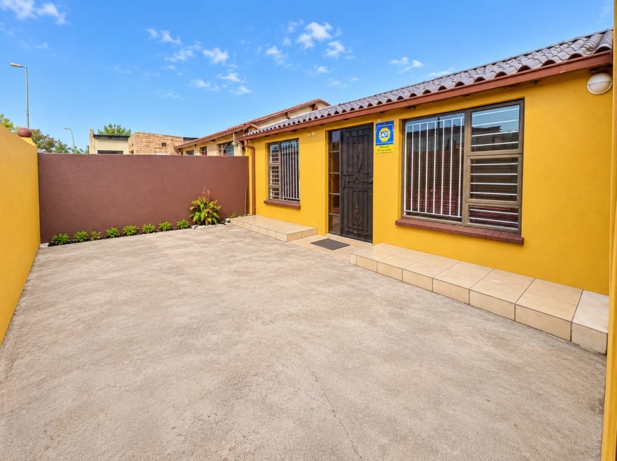 1 Bedroom Property for Sale in Emdeni Gauteng