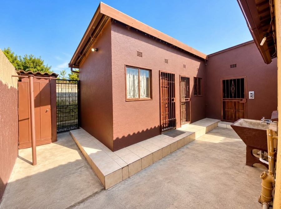 1 Bedroom Property for Sale in Emdeni Gauteng