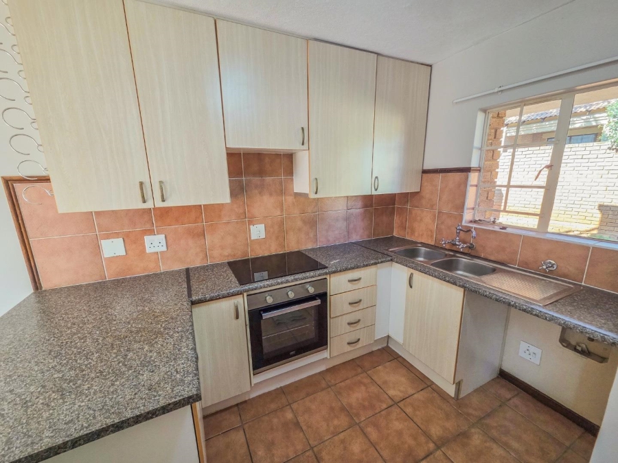 To Let 2 Bedroom Property for Rent in Mooikloof Ridge Gauteng