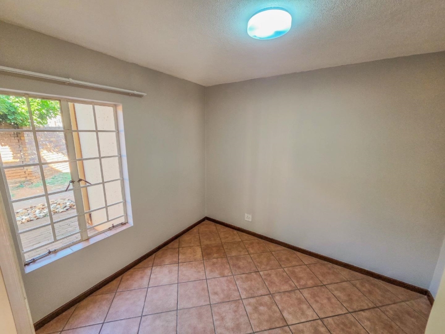 To Let 2 Bedroom Property for Rent in Mooikloof Ridge Gauteng