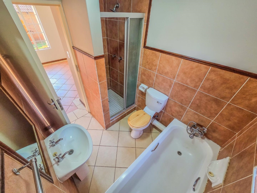 To Let 2 Bedroom Property for Rent in Mooikloof Ridge Gauteng