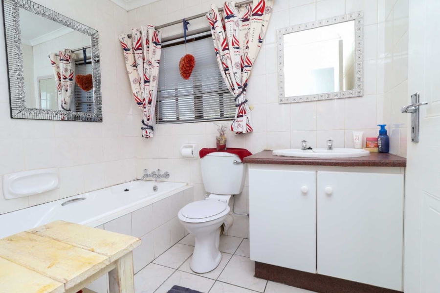 3 Bedroom Property for Sale in Weltevreden Park Gauteng