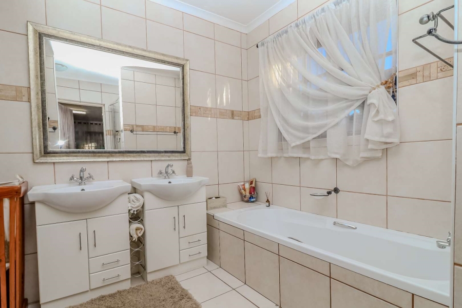 3 Bedroom Property for Sale in Weltevreden Park Gauteng