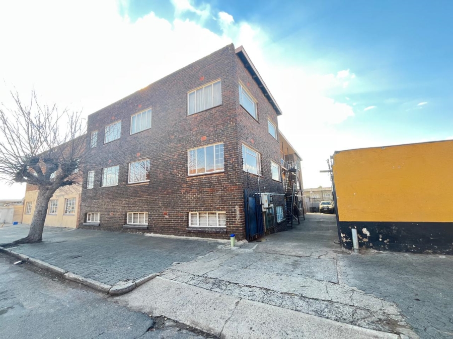 2 Bedroom Property for Sale in Luipaardsvlei Gauteng