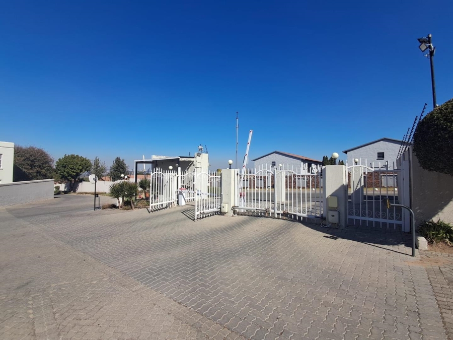 To Let 2 Bedroom Property for Rent in Vorna Valley Gauteng