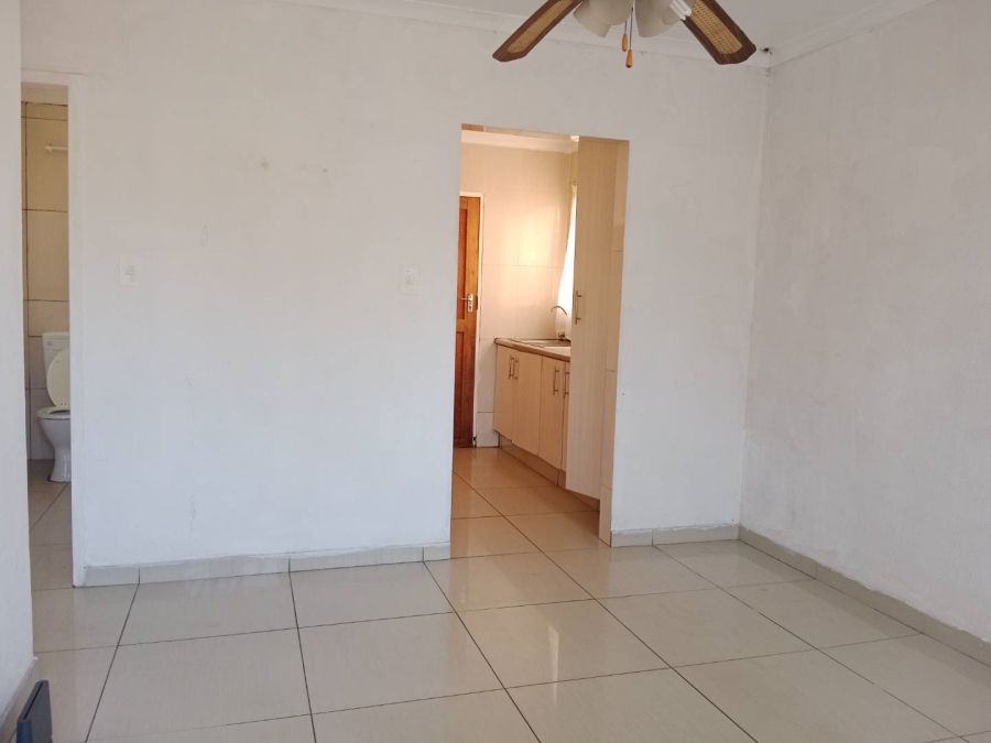 To Let 2 Bedroom Property for Rent in Lyndhurst Gauteng