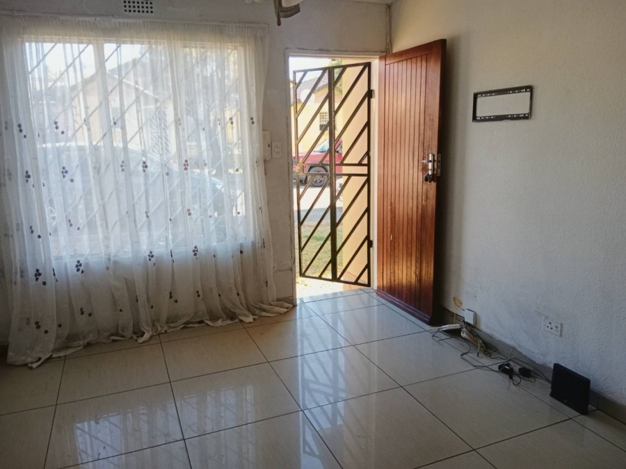 To Let 2 Bedroom Property for Rent in Lyndhurst Gauteng