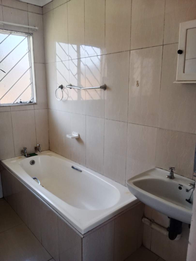 To Let 2 Bedroom Property for Rent in Lyndhurst Gauteng