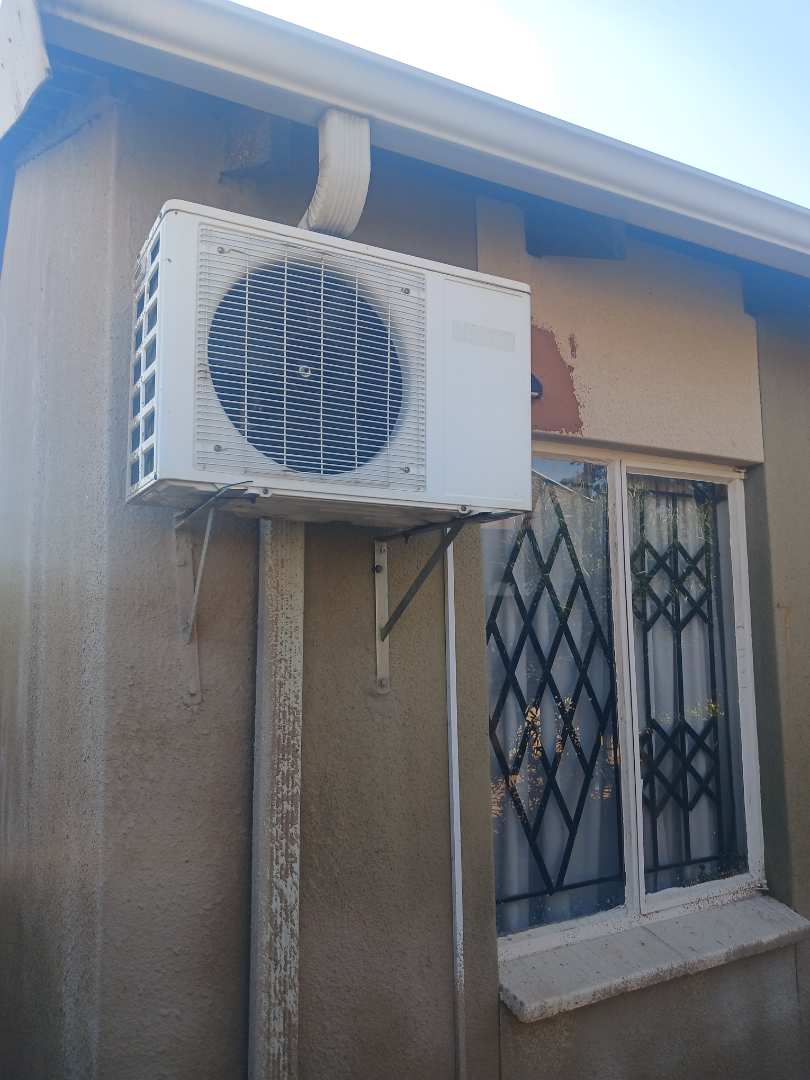 3 Bedroom Property for Sale in Rosslyn Gauteng