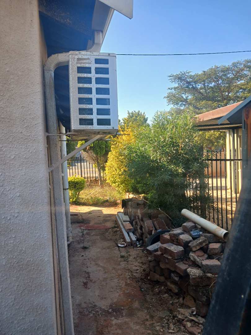 3 Bedroom Property for Sale in Rosslyn Gauteng