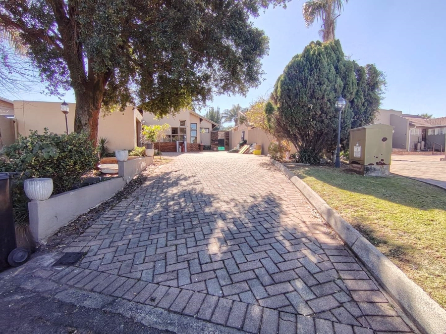 2 Bedroom Property for Sale in Van Riebeeck Park Gauteng
