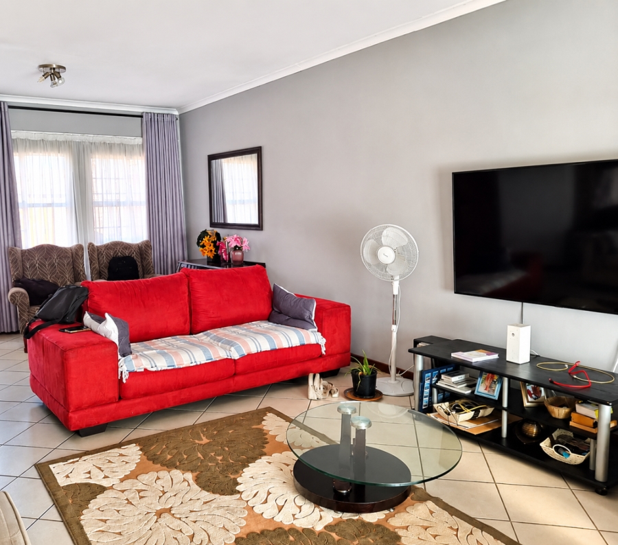 To Let 2 Bedroom Property for Rent in Equestria Gauteng