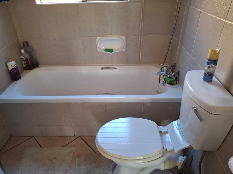 To Let 2 Bedroom Property for Rent in Equestria Gauteng