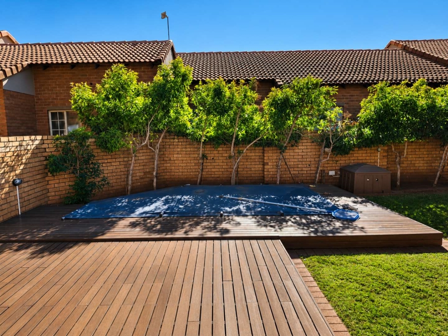 To Let 2 Bedroom Property for Rent in Equestria Gauteng