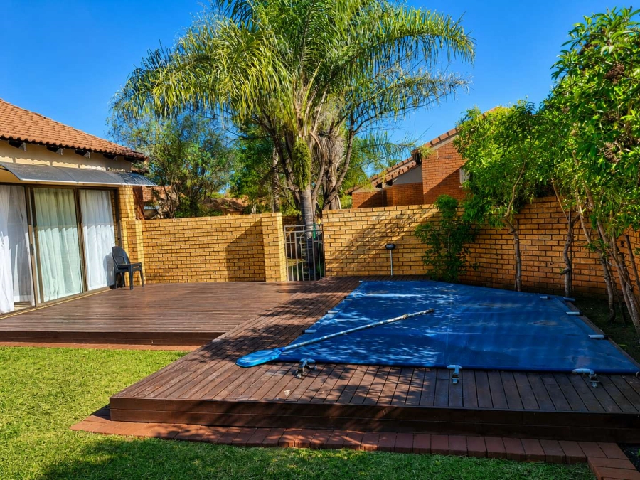 To Let 2 Bedroom Property for Rent in Equestria Gauteng