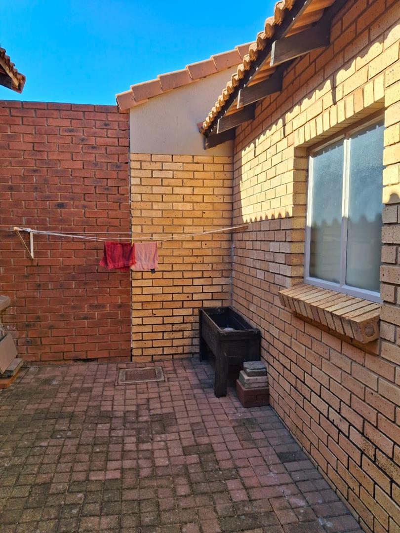 To Let 2 Bedroom Property for Rent in Equestria Gauteng