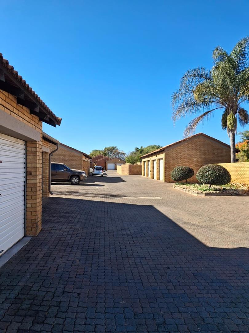 To Let 2 Bedroom Property for Rent in Equestria Gauteng