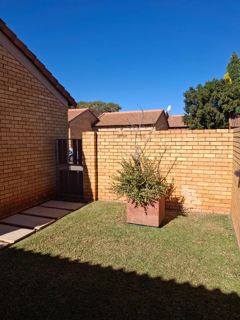 To Let 2 Bedroom Property for Rent in Equestria Gauteng