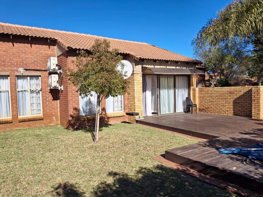To Let 2 Bedroom Property for Rent in Equestria Gauteng