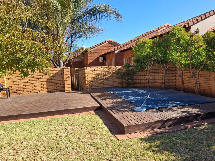 To Let 2 Bedroom Property for Rent in Equestria Gauteng