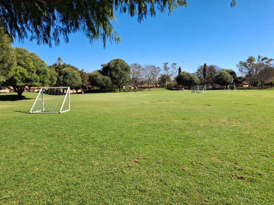 To Let 2 Bedroom Property for Rent in Equestria Gauteng