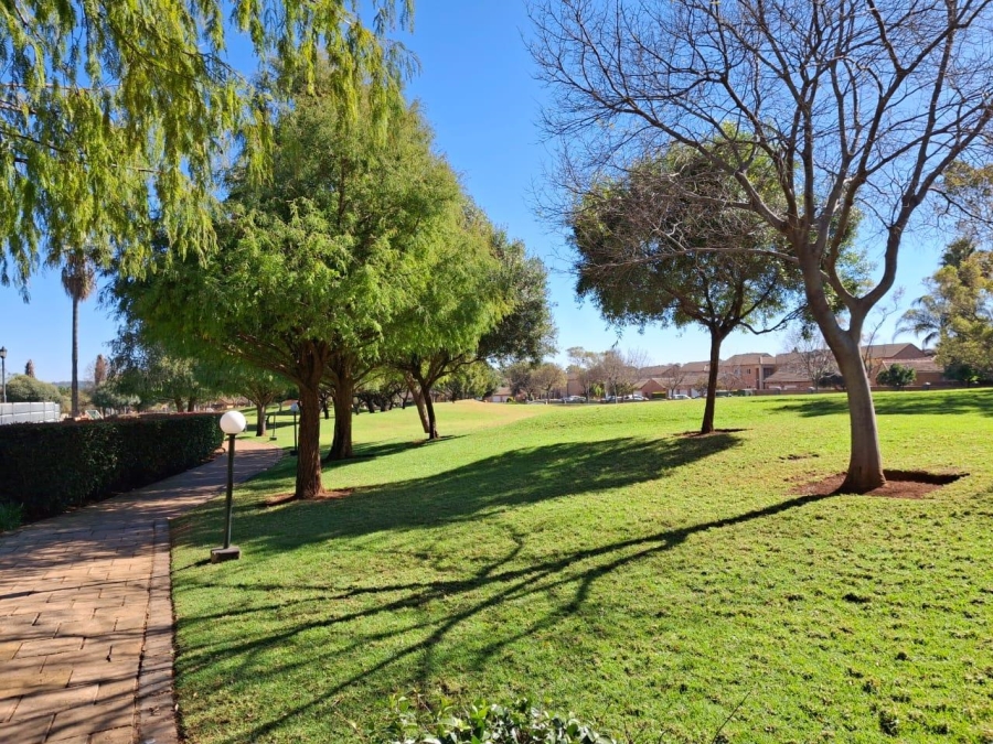 To Let 2 Bedroom Property for Rent in Equestria Gauteng