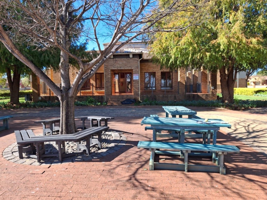 To Let 2 Bedroom Property for Rent in Equestria Gauteng