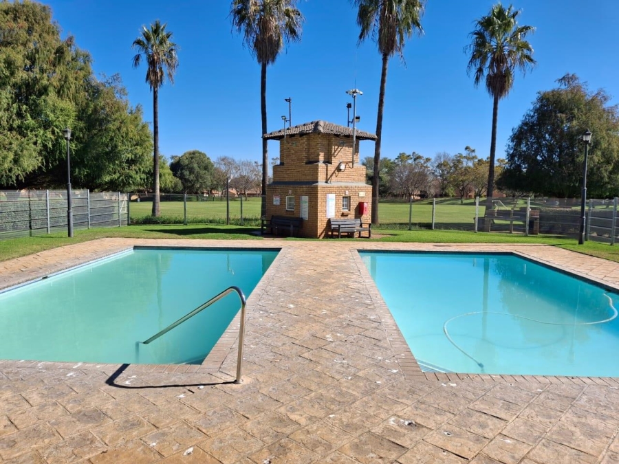 To Let 2 Bedroom Property for Rent in Equestria Gauteng