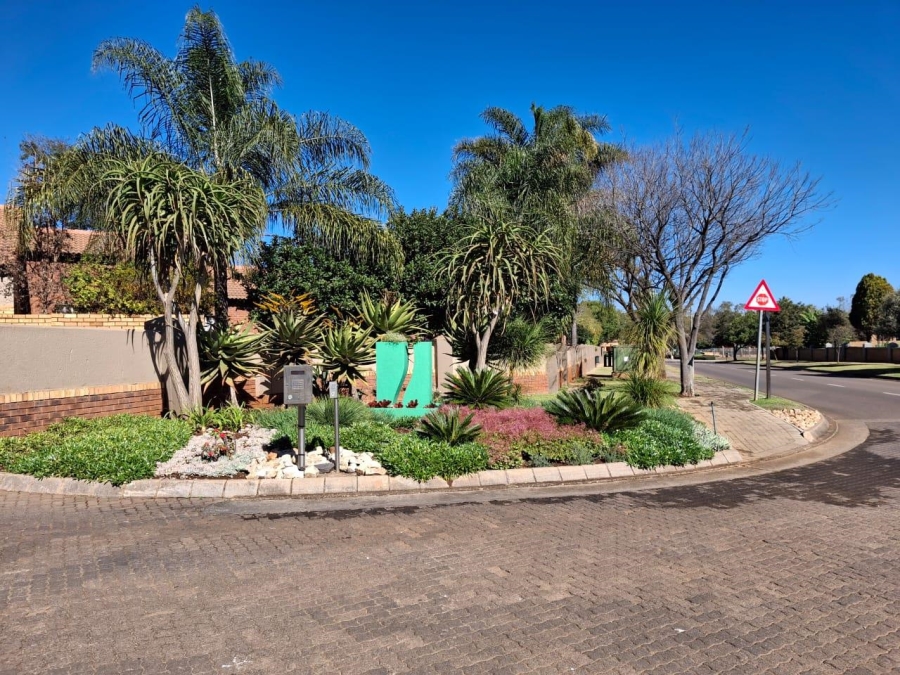 To Let 2 Bedroom Property for Rent in Equestria Gauteng