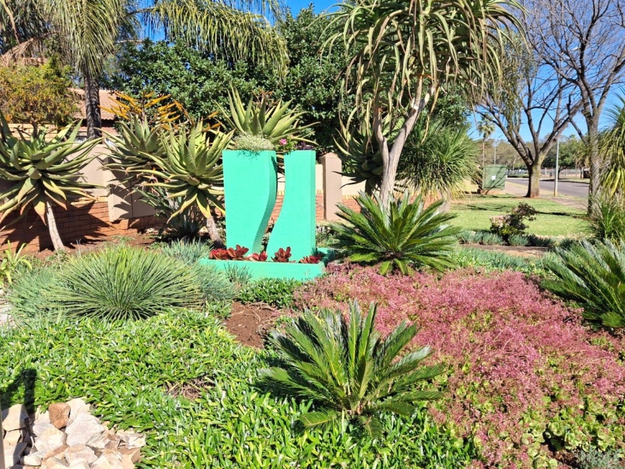 To Let 2 Bedroom Property for Rent in Equestria Gauteng