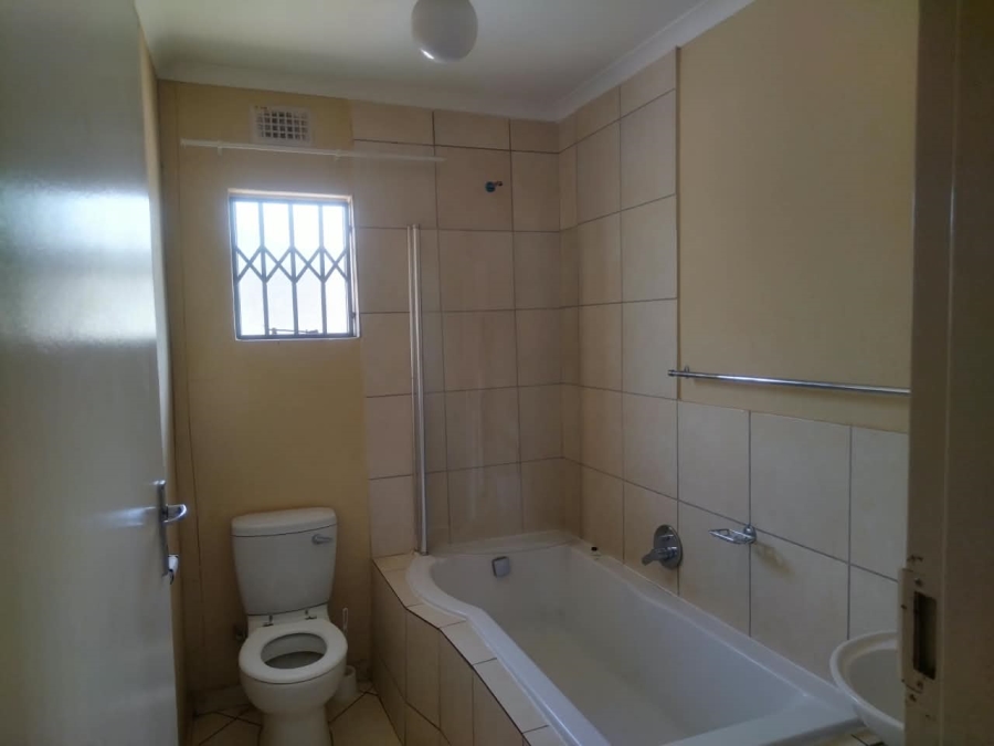 3 Bedroom Property for Sale in Rosslyn Gauteng