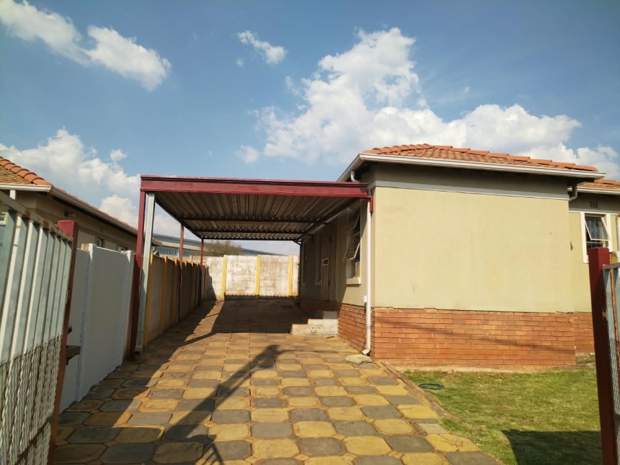 3 Bedroom Property for Sale in Rosslyn Gauteng