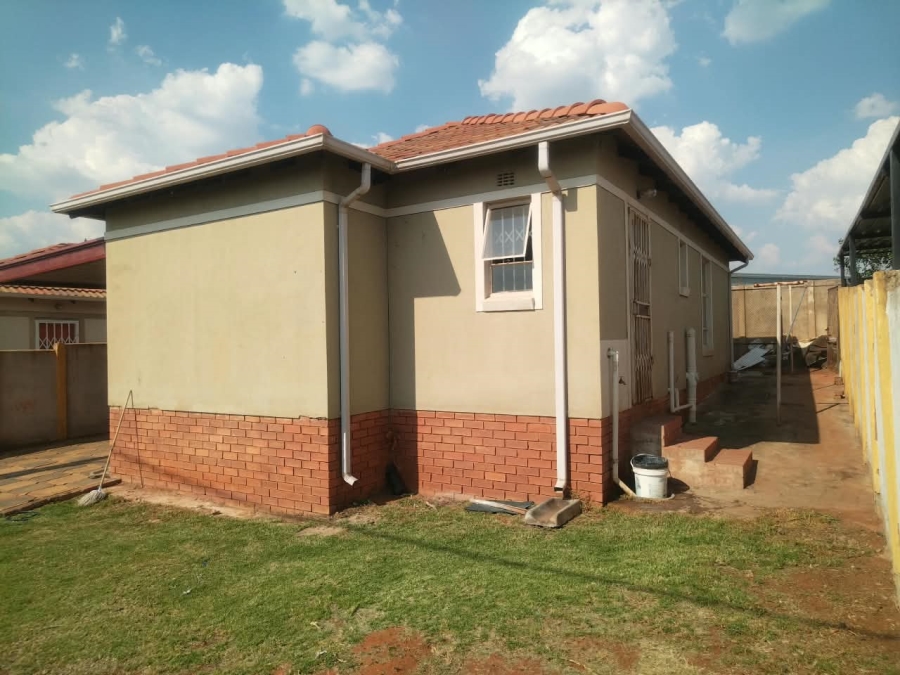 3 Bedroom Property for Sale in Rosslyn Gauteng