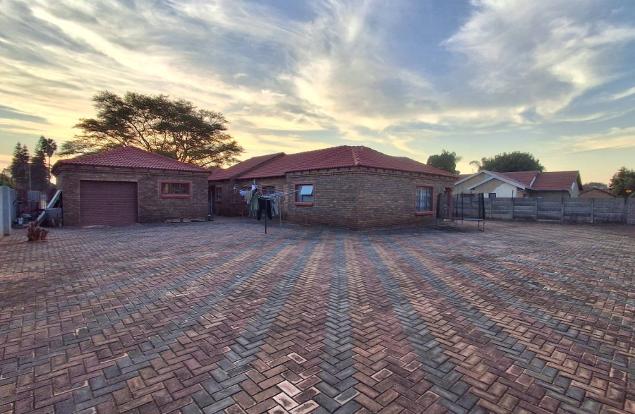 4 Bedroom Property for Sale in The Orchards Gauteng
