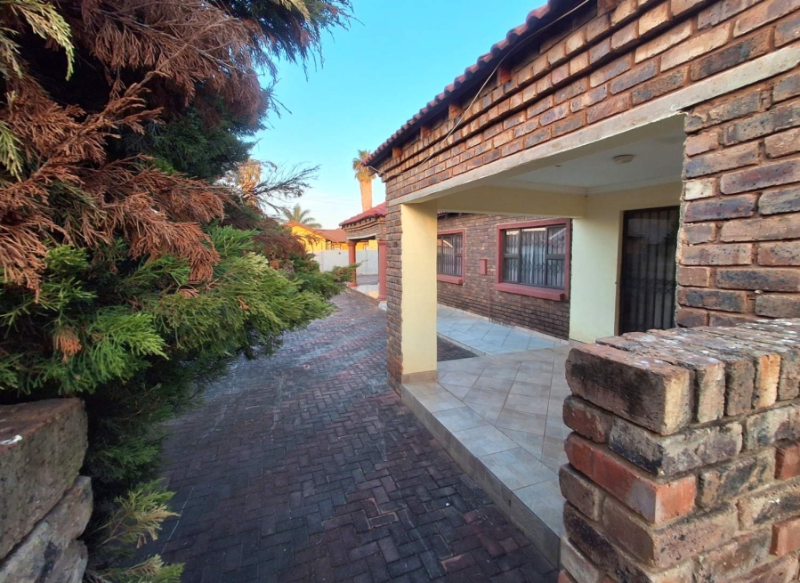 4 Bedroom Property for Sale in The Orchards Gauteng
