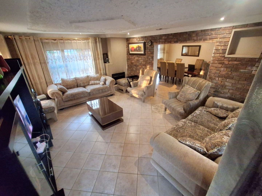 4 Bedroom Property for Sale in The Orchards Gauteng