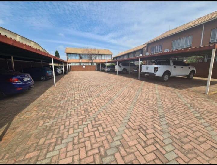 2 Bedroom Property for Sale in Towerby Gauteng