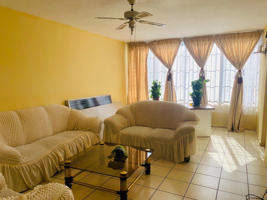 2 Bedroom Property for Sale in Towerby Gauteng