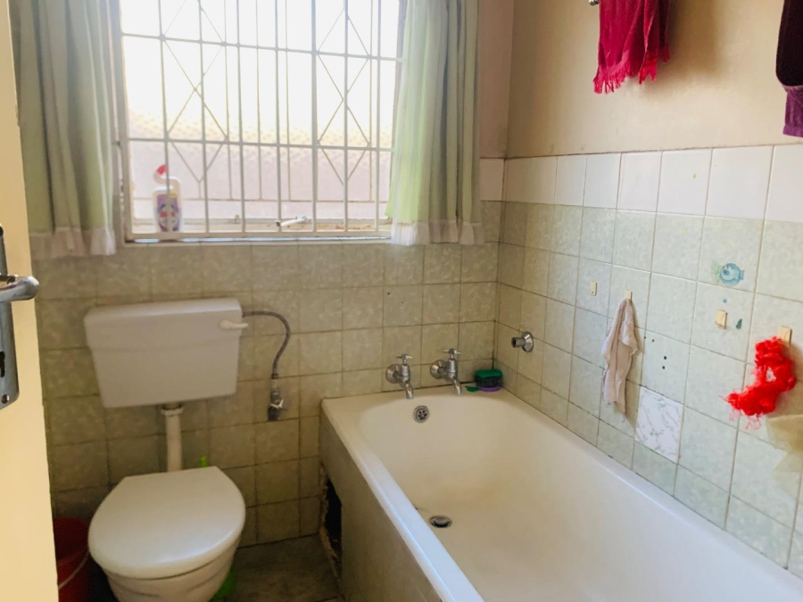 2 Bedroom Property for Sale in Towerby Gauteng