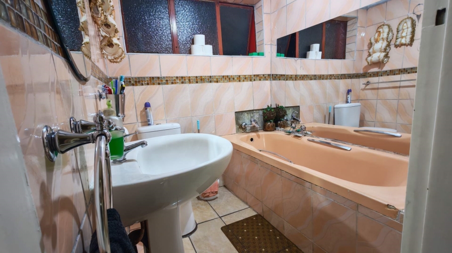 4 Bedroom Property for Sale in Soshanguve Gauteng
