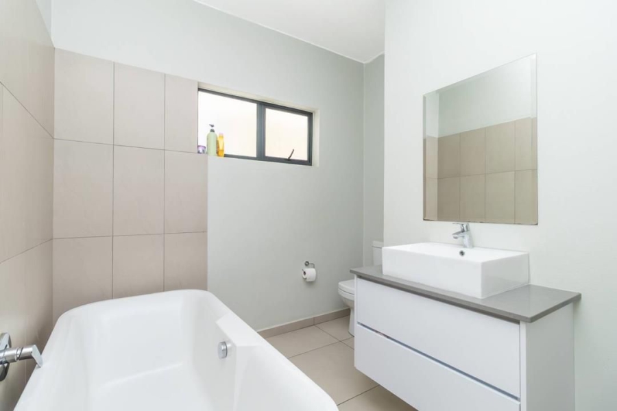 To Let 2 Bedroom Property for Rent in North Riding Gauteng