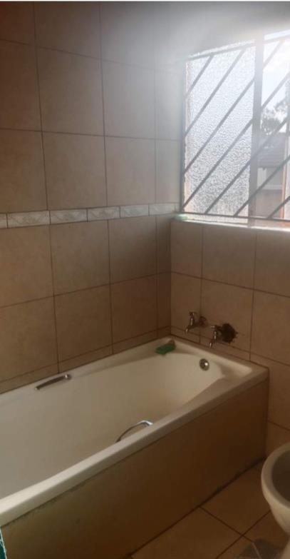 To Let 3 Bedroom Property for Rent in Lyndhurst Gauteng