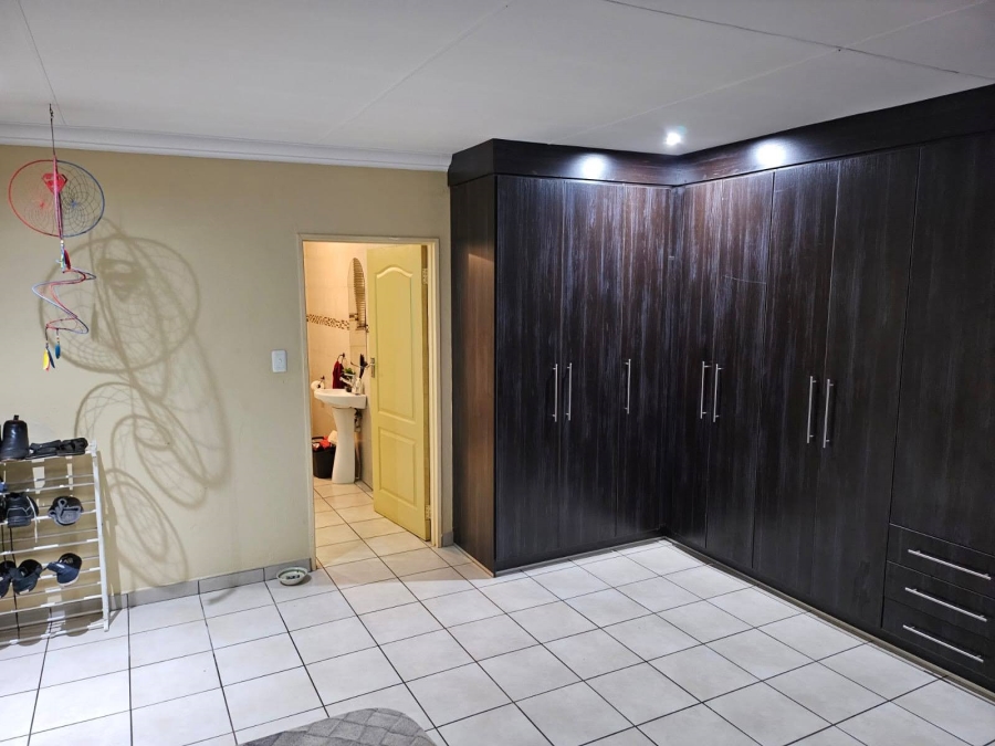 3 Bedroom Property for Sale in Rothdene Gauteng