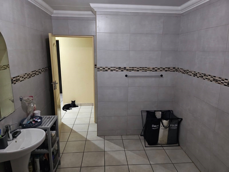 3 Bedroom Property for Sale in Rothdene Gauteng