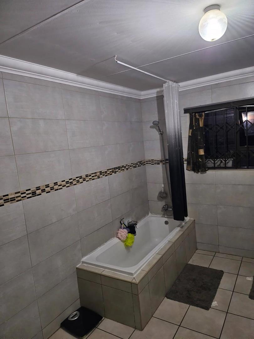 3 Bedroom Property for Sale in Rothdene Gauteng