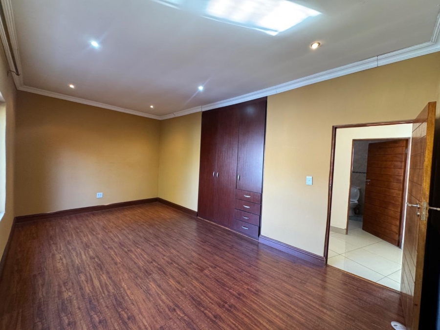 5 Bedroom Property for Sale in Valley View Estate Gauteng